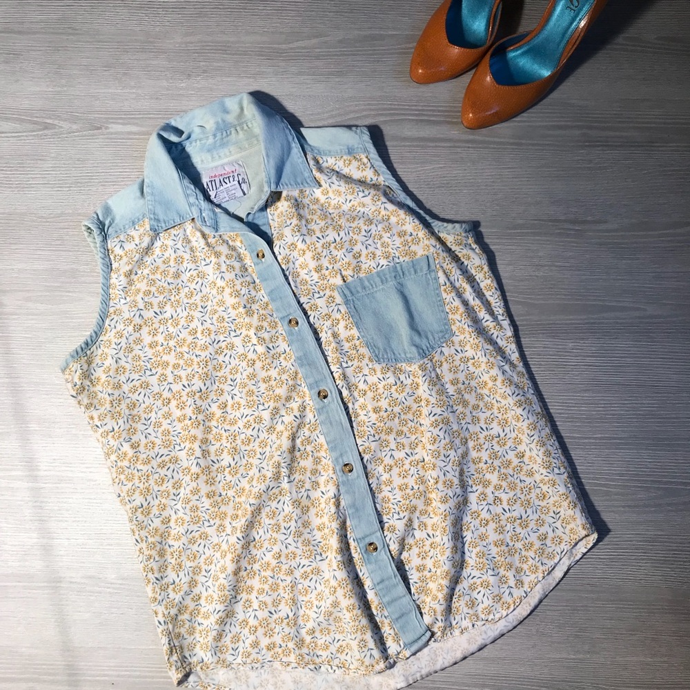 VTG cute yellow floral denim buttoned tank